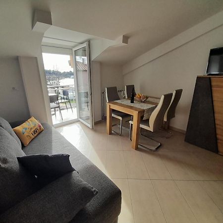 Apartman Voch Zambratija  Buitenkant foto