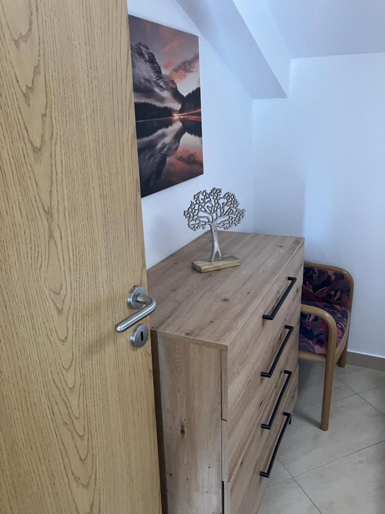 Apartman Voch Zambratija  Buitenkant foto